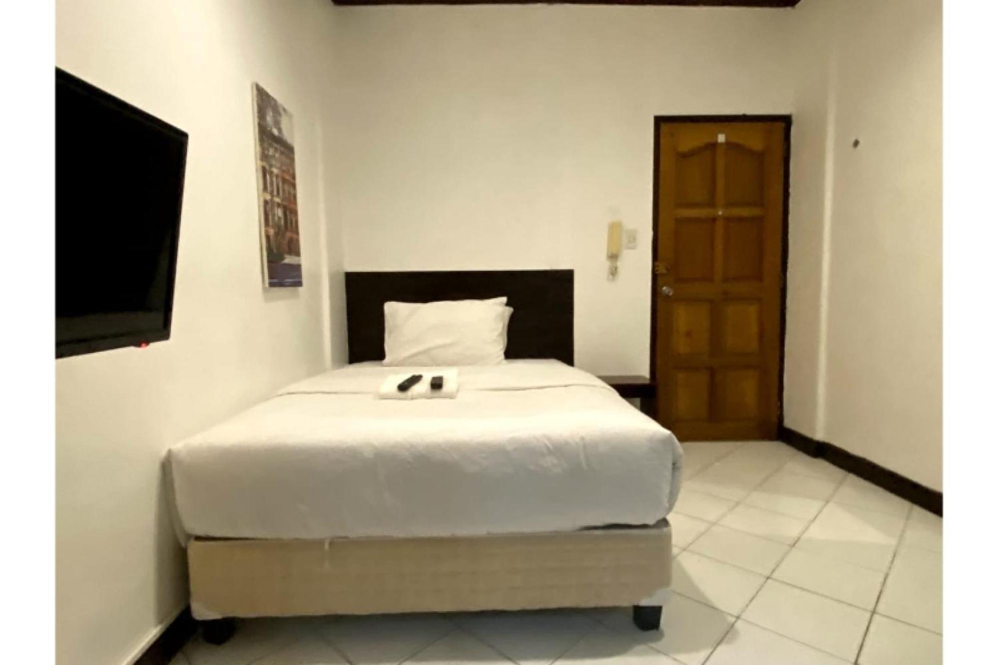 Oyo 857 City Stay Inns Makati Avenue Makati City Buitenkant foto